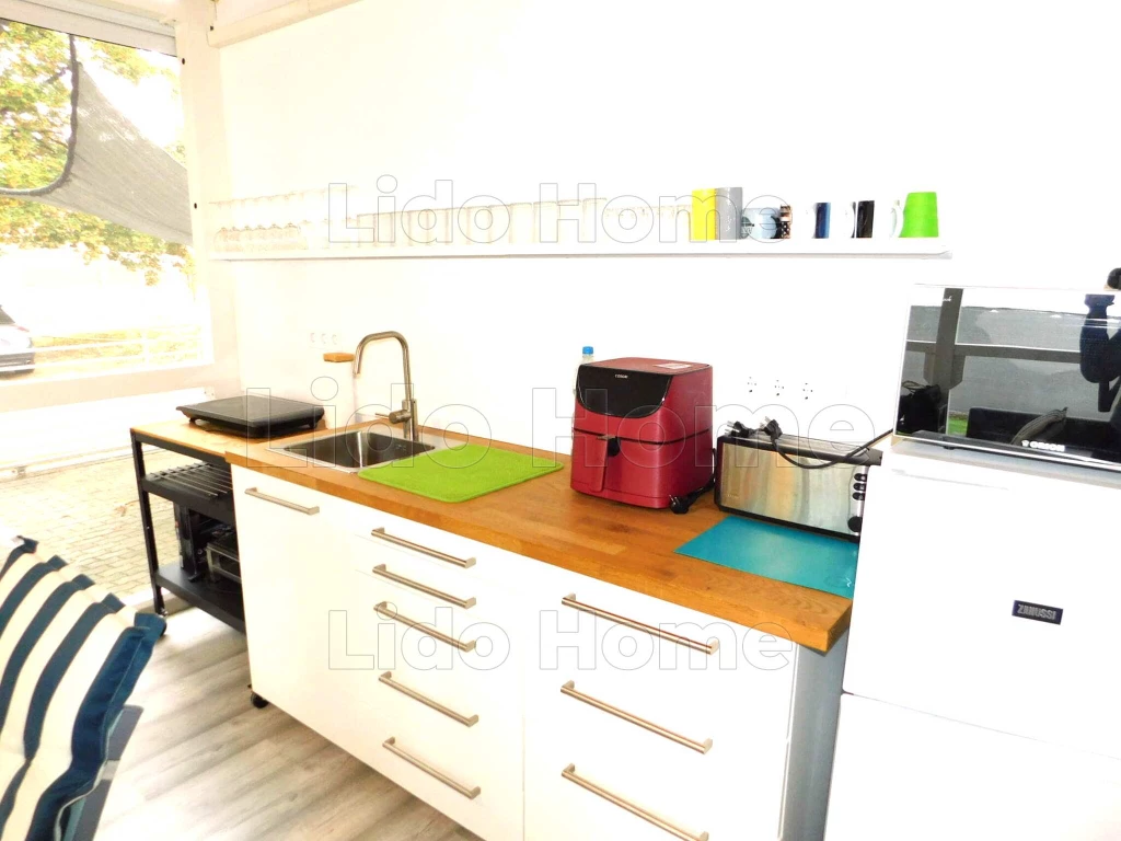 Siófok belvárosban Aranypart mögött a Balatontól 700 m re igényes 2 szoba télikertes lakás