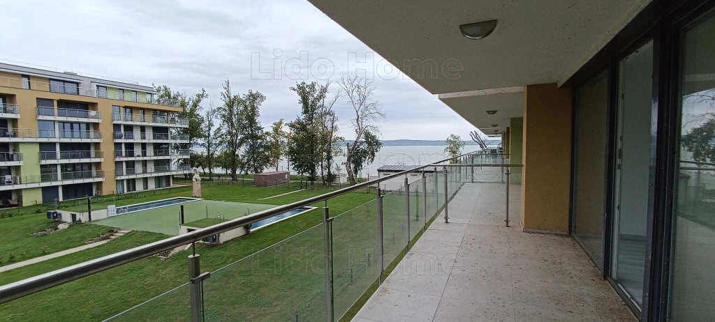 Siófok Ezüstparton panorámás lakás eladó!