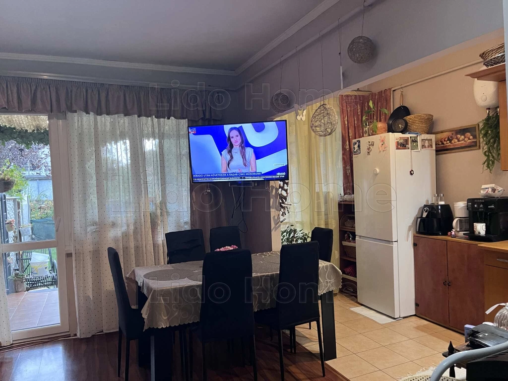 Eladó Siófokon belvárosi, 80 m2-es összkomfortos sorházi lakás