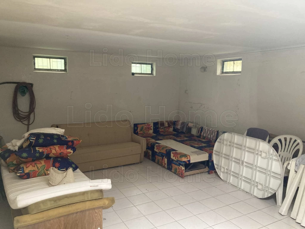 Eladó Balatonakarattyán hétvégi házas nyaraló 2 km-re a Balatontól