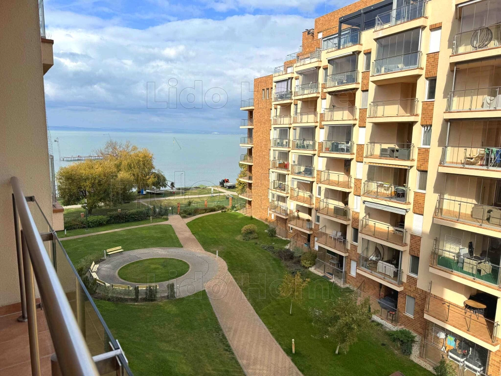 Eladó téglalakás, Siófok