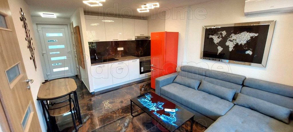 Balatonszárszón vízközeli felújított nyaraló