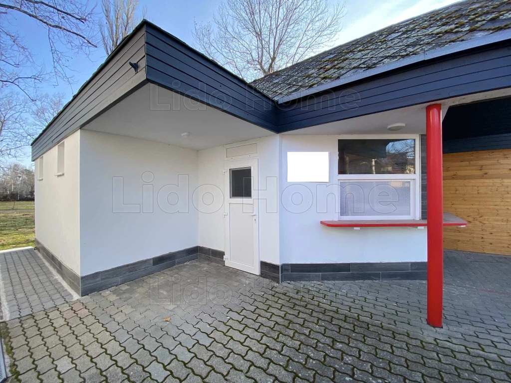 Balatonszemesen a központban üzlethelyiség eladó