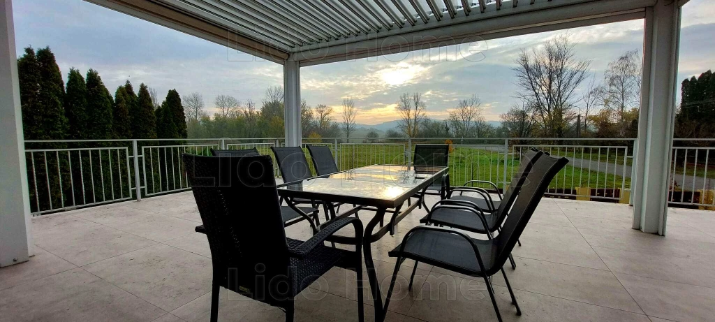 Penthouse lakás Balatonszárszón