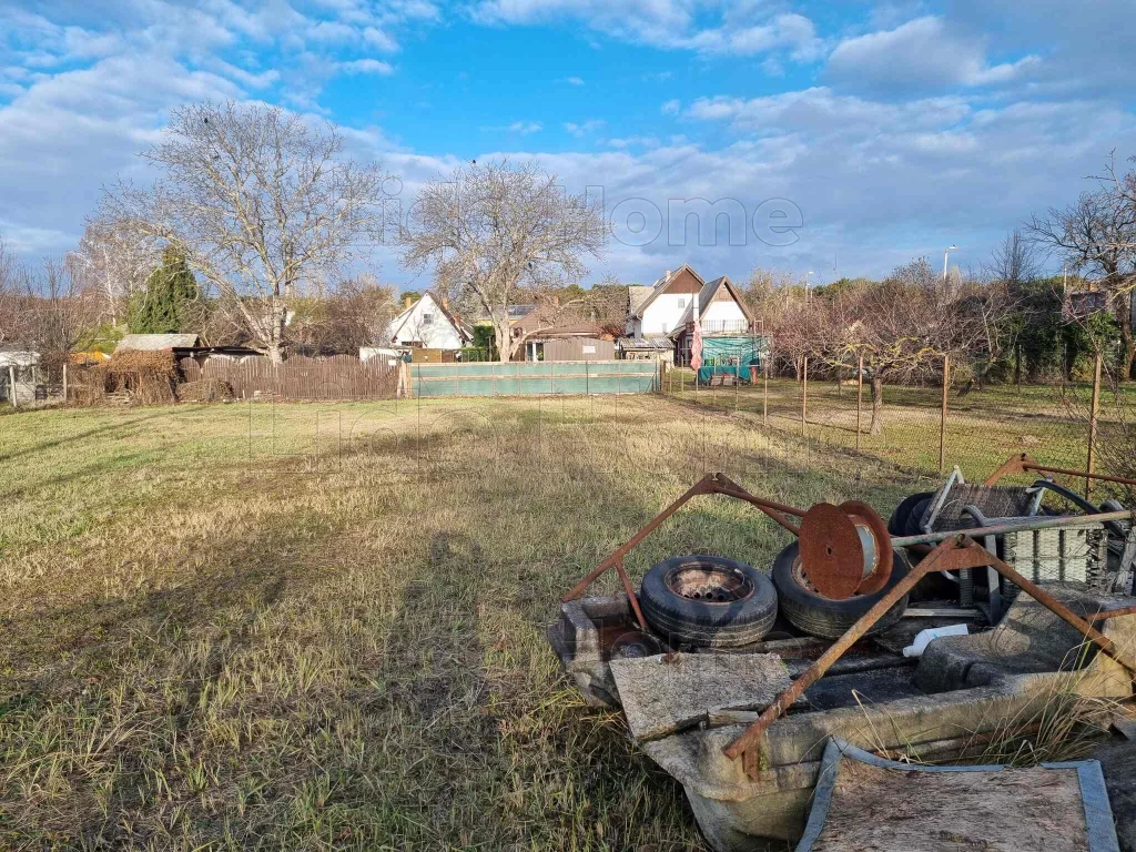 Telephelynek kiváló építési telek eladó Siófok belvárosának közelében!