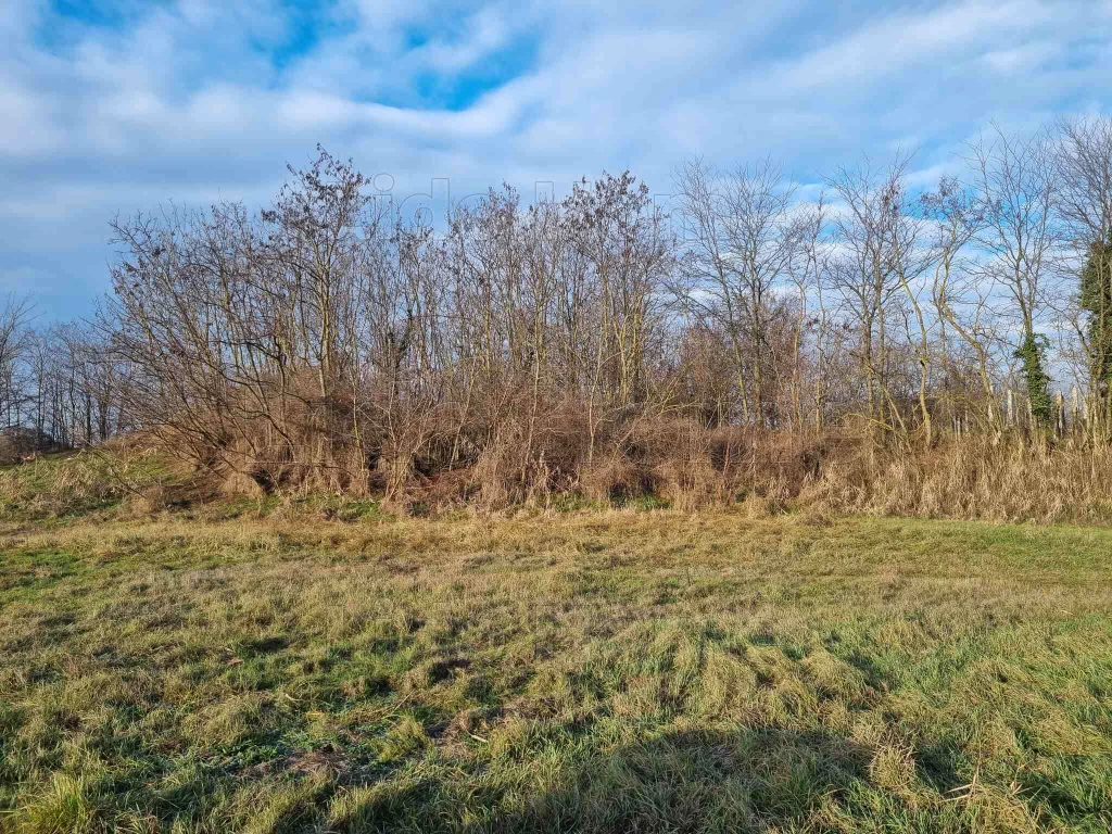 Telephelynek kiváló építési telek eladó Siófok belvárosának közelében!