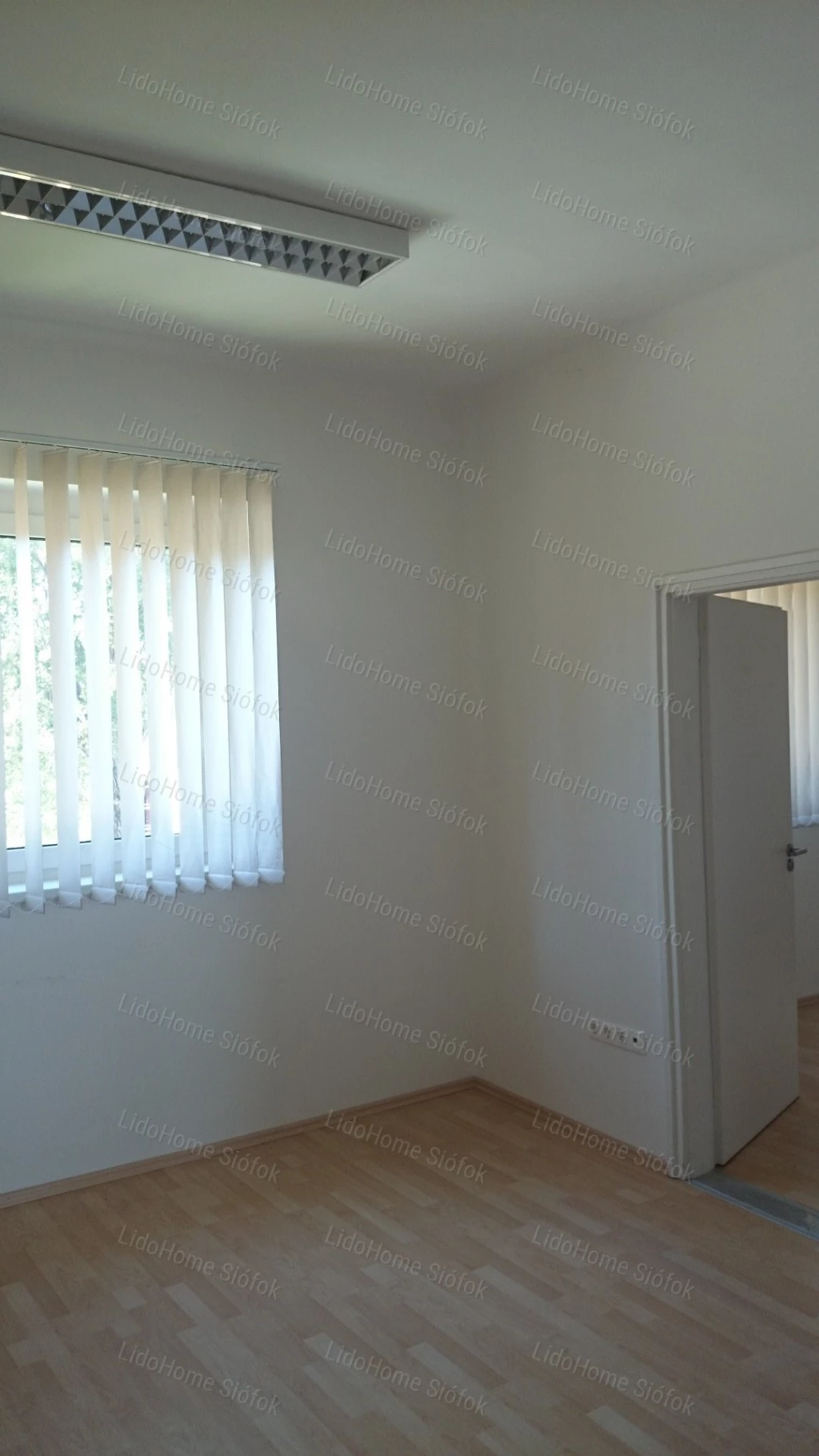 Kiadó irodák Siófokon