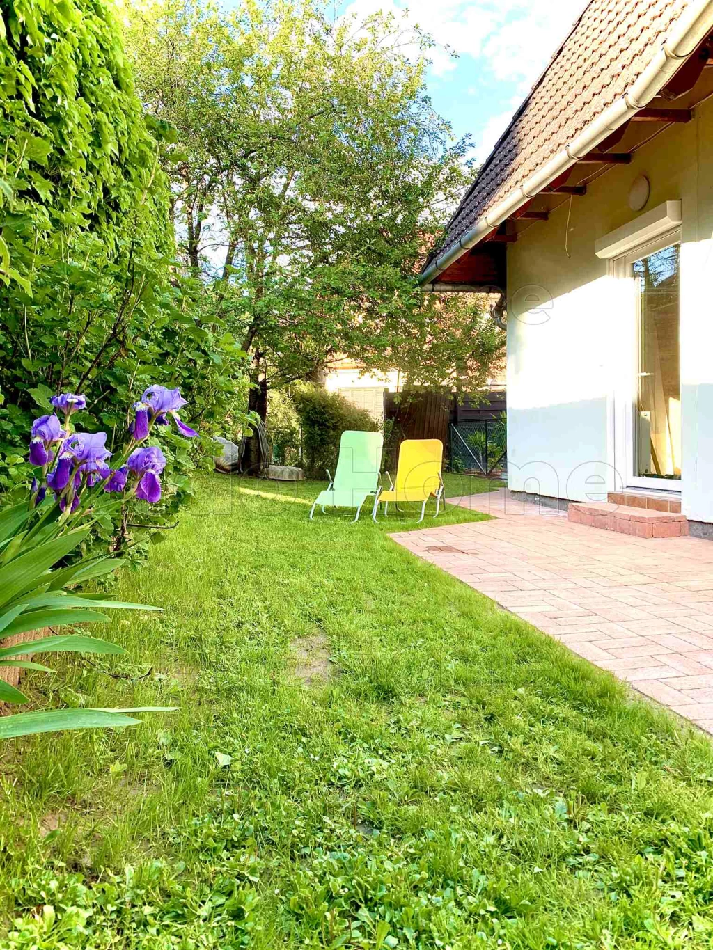 Balatonföldváron kertes sorház 3 lakrésszel eladó