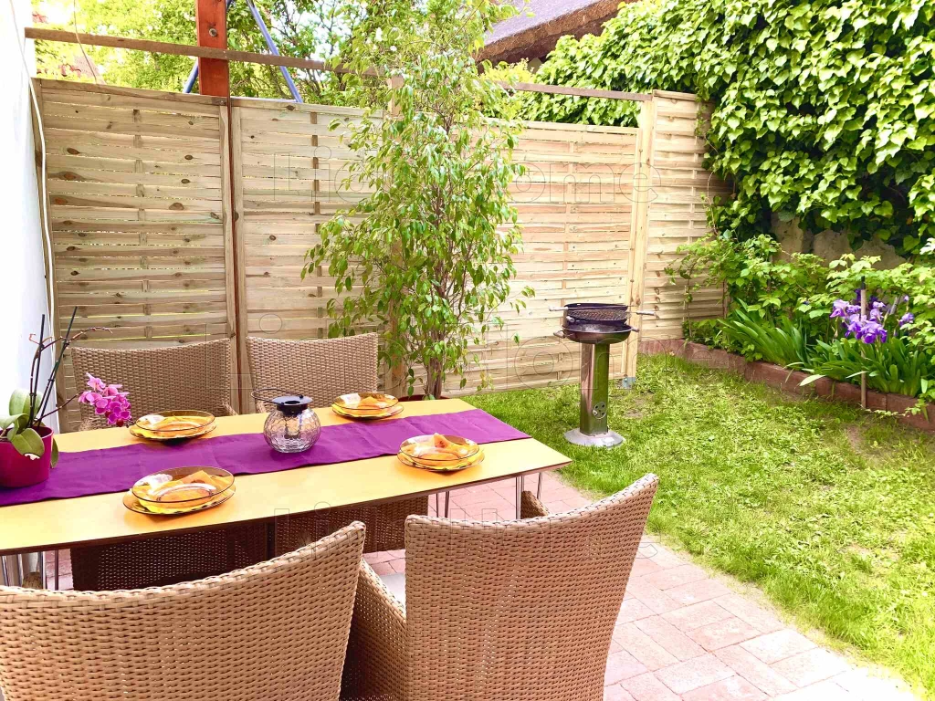 Balatonföldváron kertes sorház 3 lakrésszel eladó