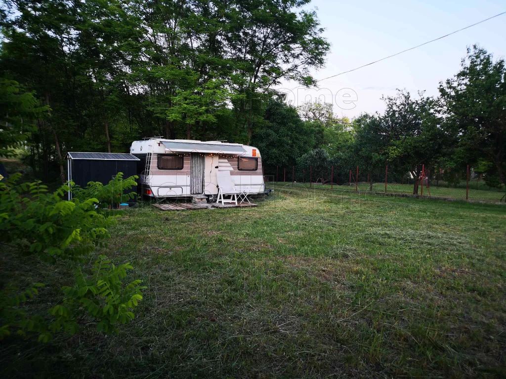 Közműves építési TELEK BALATONKENESE folyamatosan fejlődő részén!