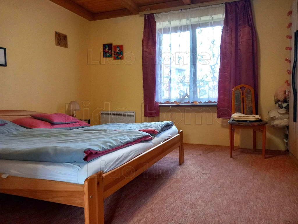 Gazdálkodásra alkalmas terület családi házzal eladó