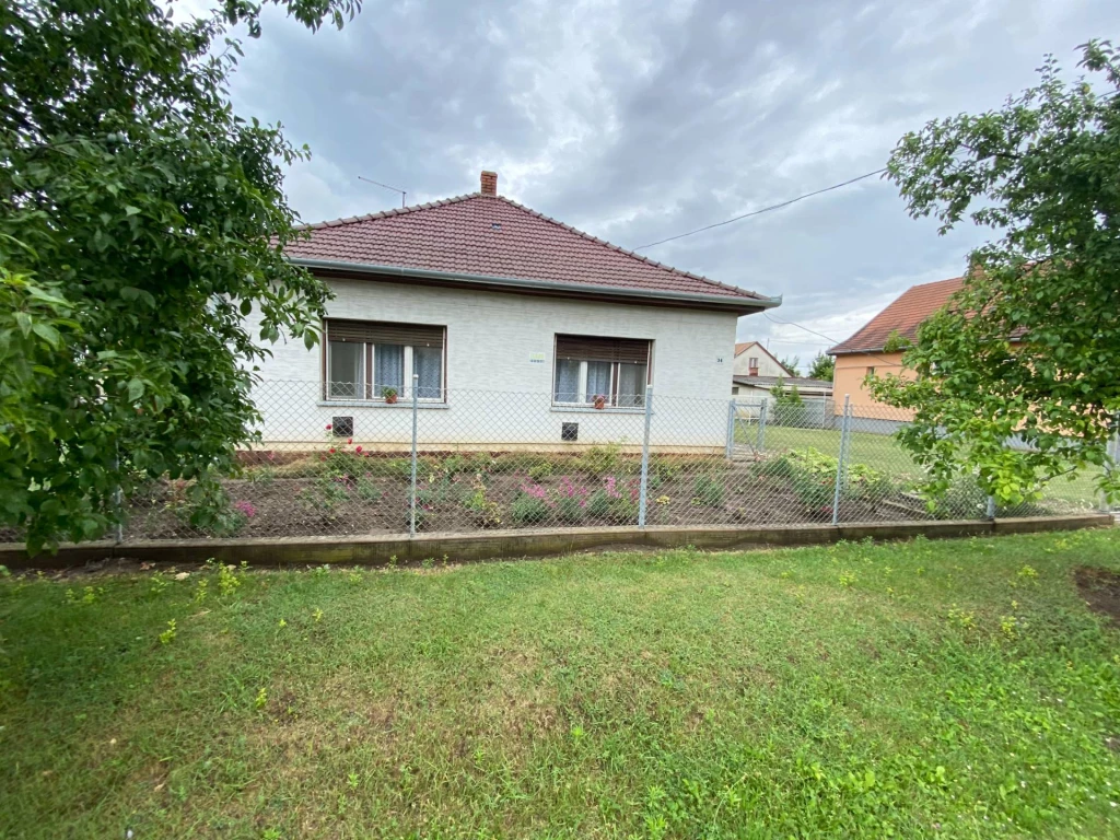 BALATONKILITIN ELADÓ CSALÁDI HÁZ!