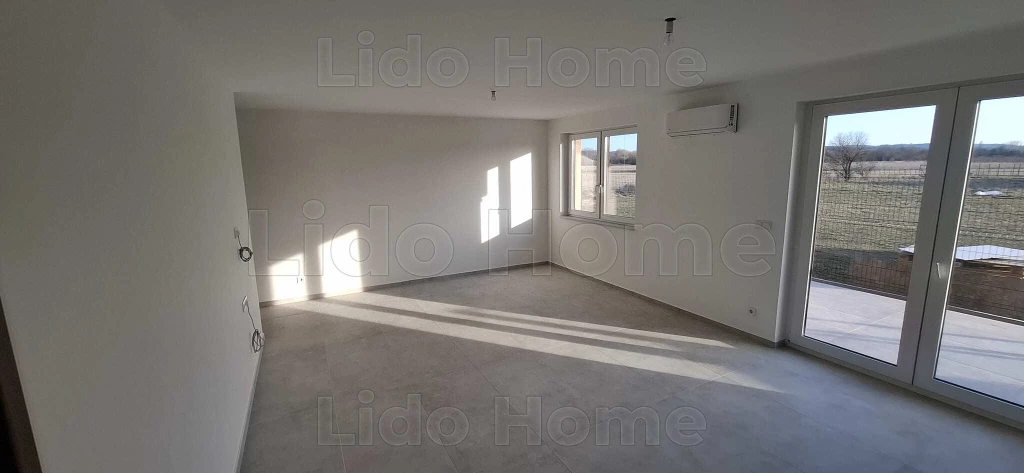 Balaton közeli modern nyaraló eladó Szántódon!