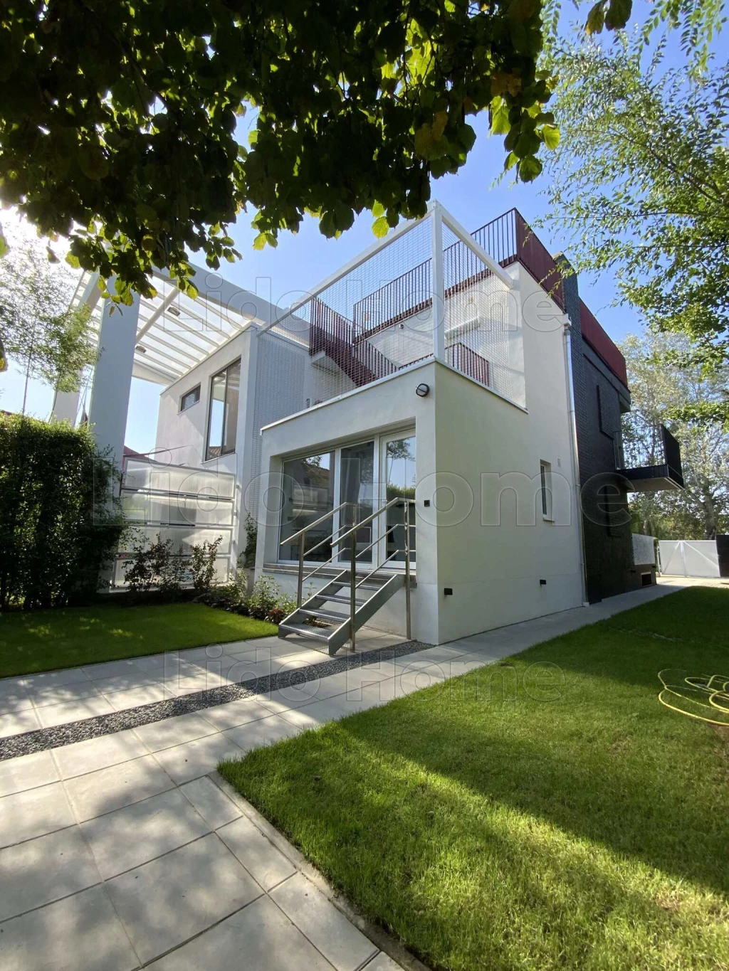 Balaton parti, panorámás ház eladó Zamárdiban