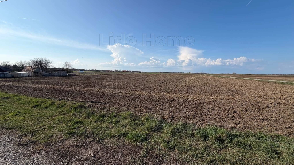 HAT EGYSÉGES ÉPÍTÉSI TELEKEGYÜTTES BALATONSZABADIBAN!