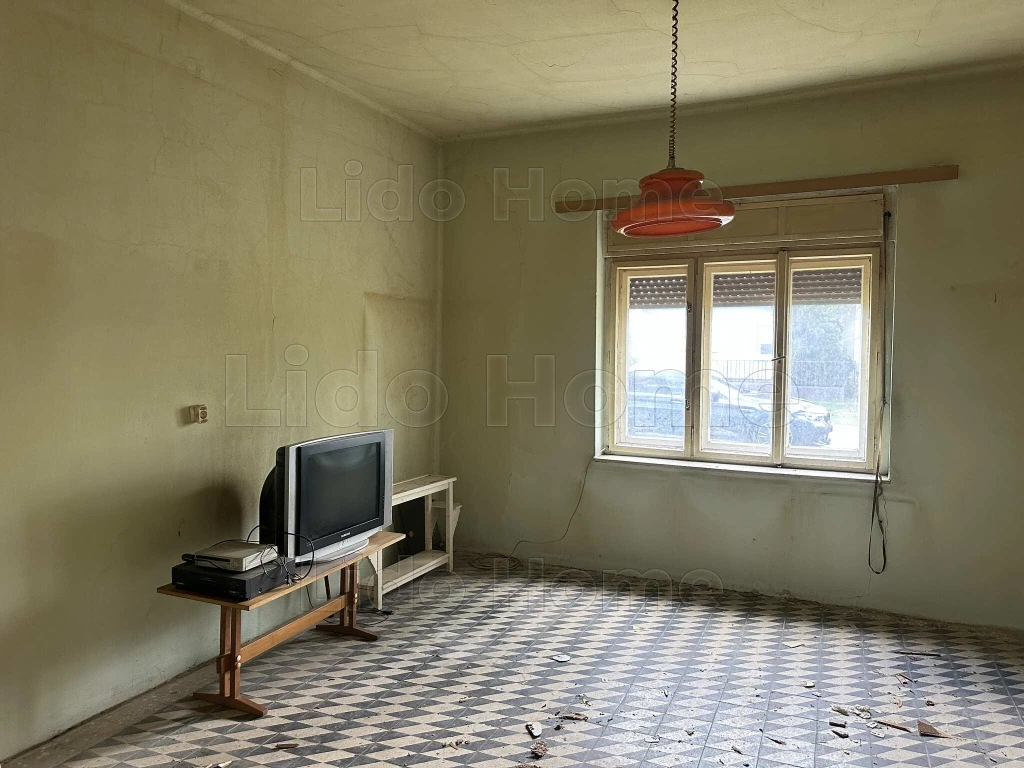 Felújítandó családi ház Enyingen eladó!