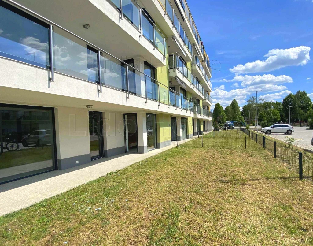 Siófok, Ezüstparton panorámás, kertkapcsolatos lakás eladó!