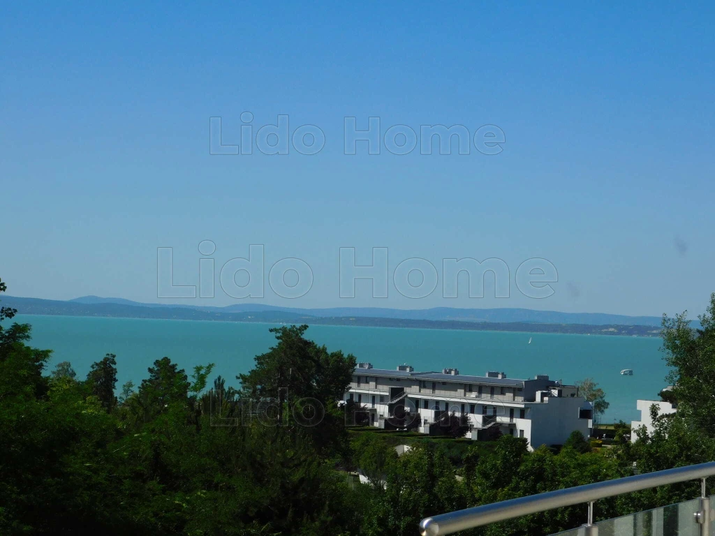 Siófok Szabadifürdőn 3 szobás panorámás lakás eladó