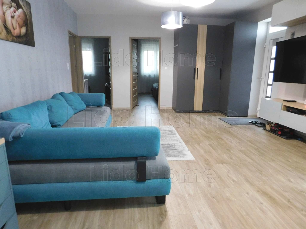 Siófok ARANYPARTON újszerű önálló ház N+ 2 szoba 900 m2 telken eladó