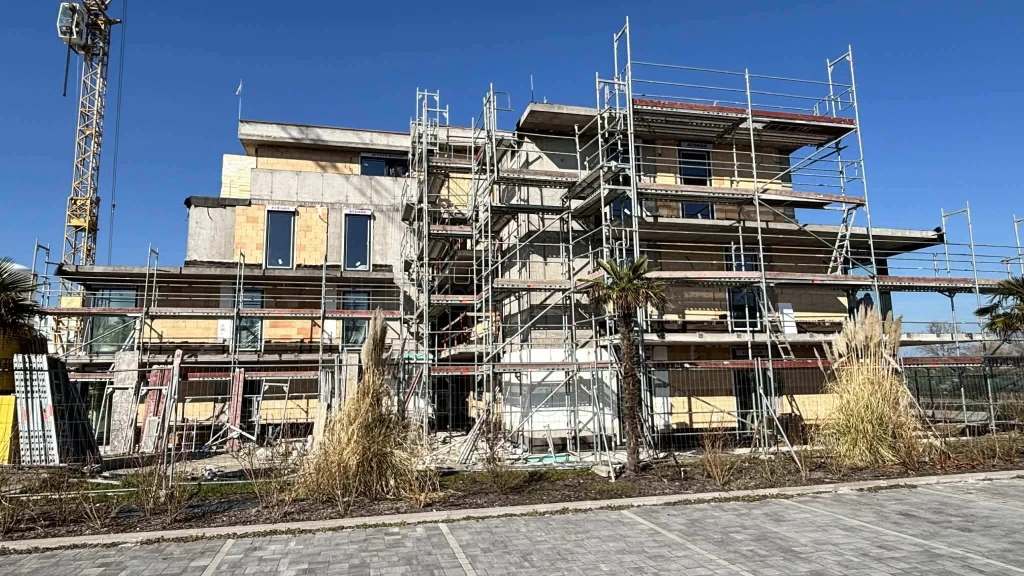Siófok, Ezüstparton vízparti ingatlan eladó!