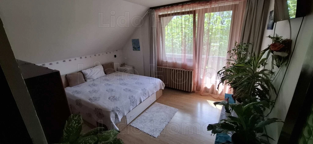 Eladó társasházi lakás.