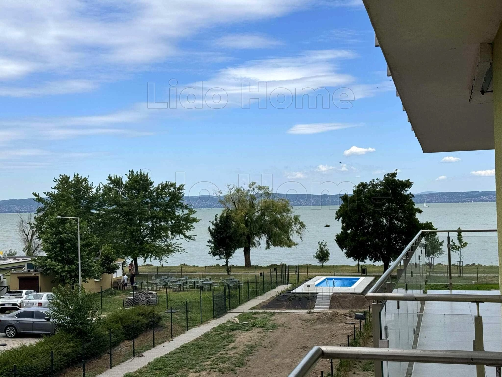 Eladó téglalakás, Siófok