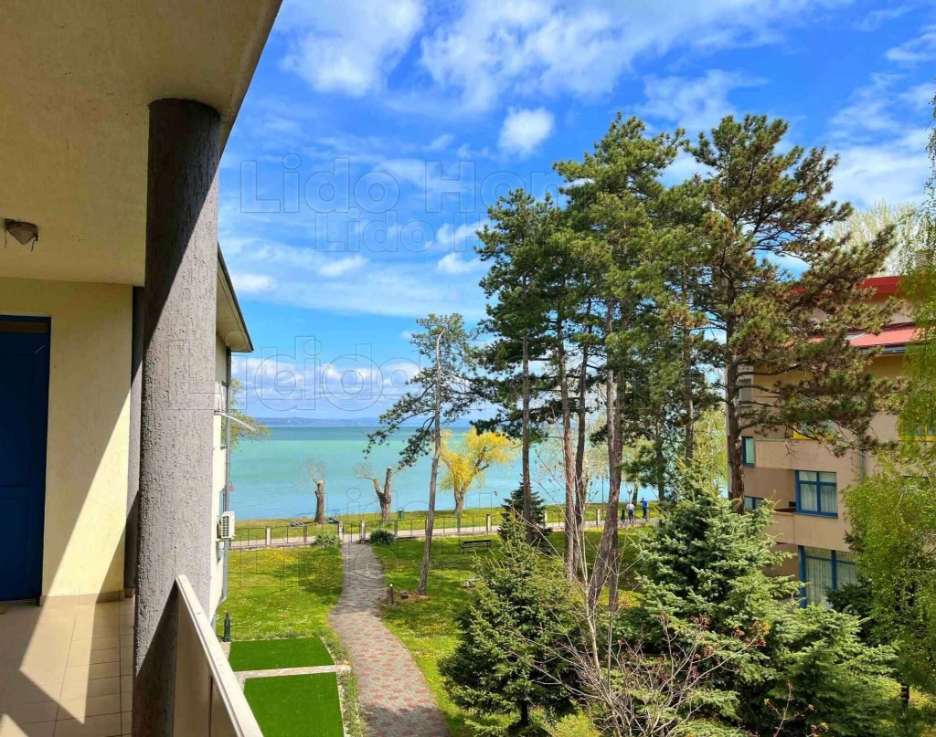 Siófok, Ezüstparton vízparti KULCSRAKÉSZ, PANORÁMÁS lakás eladó!