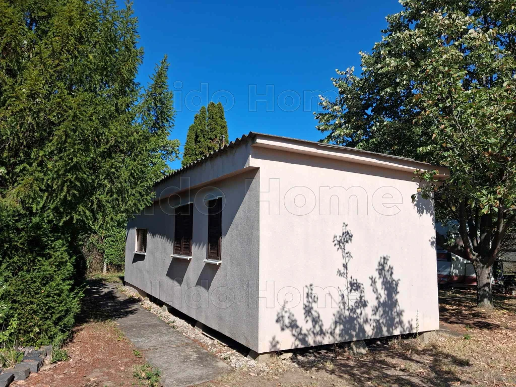 Siófok SZABADIFÜRDŐN kertes nyaraló eladó