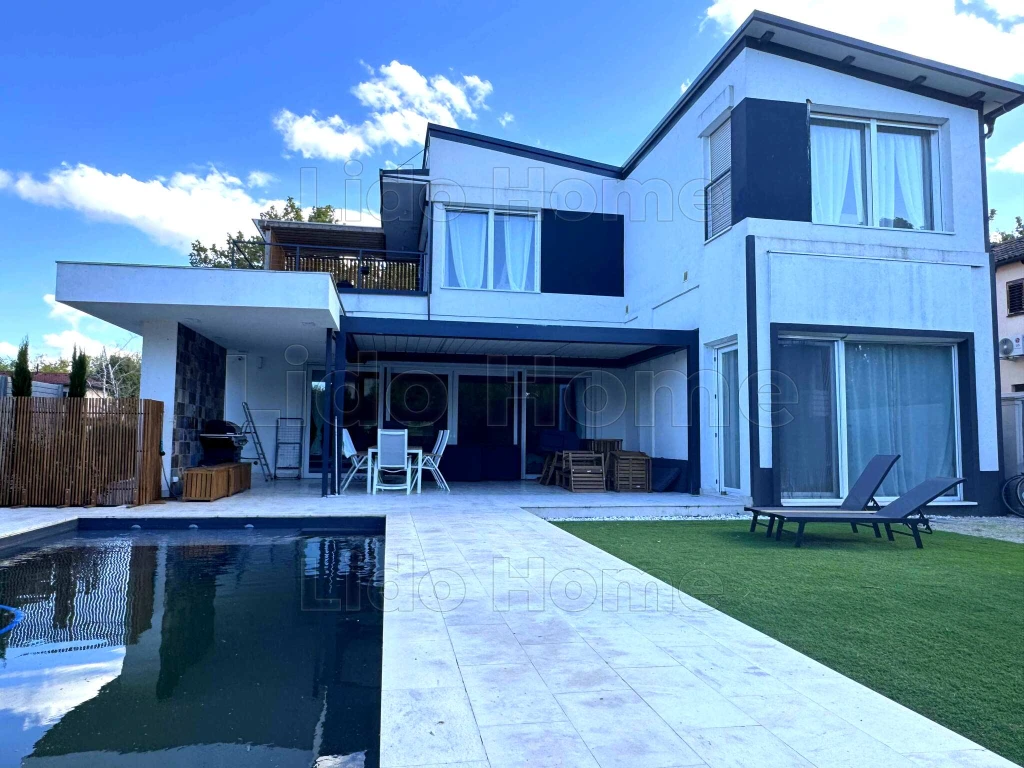 LUXUSNYARALÓ 160 MÉTERRE A BALATONTÓL BALATONŐSZÖDÖN