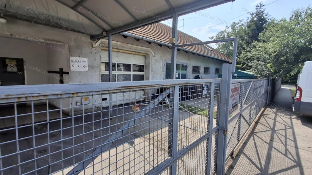 c3-1-name c2-1-name, Szolnok, Belváros