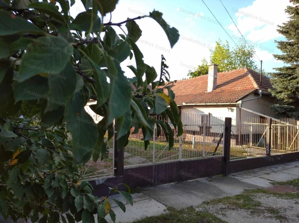 Cibakházán eladó kertes családi ház!
