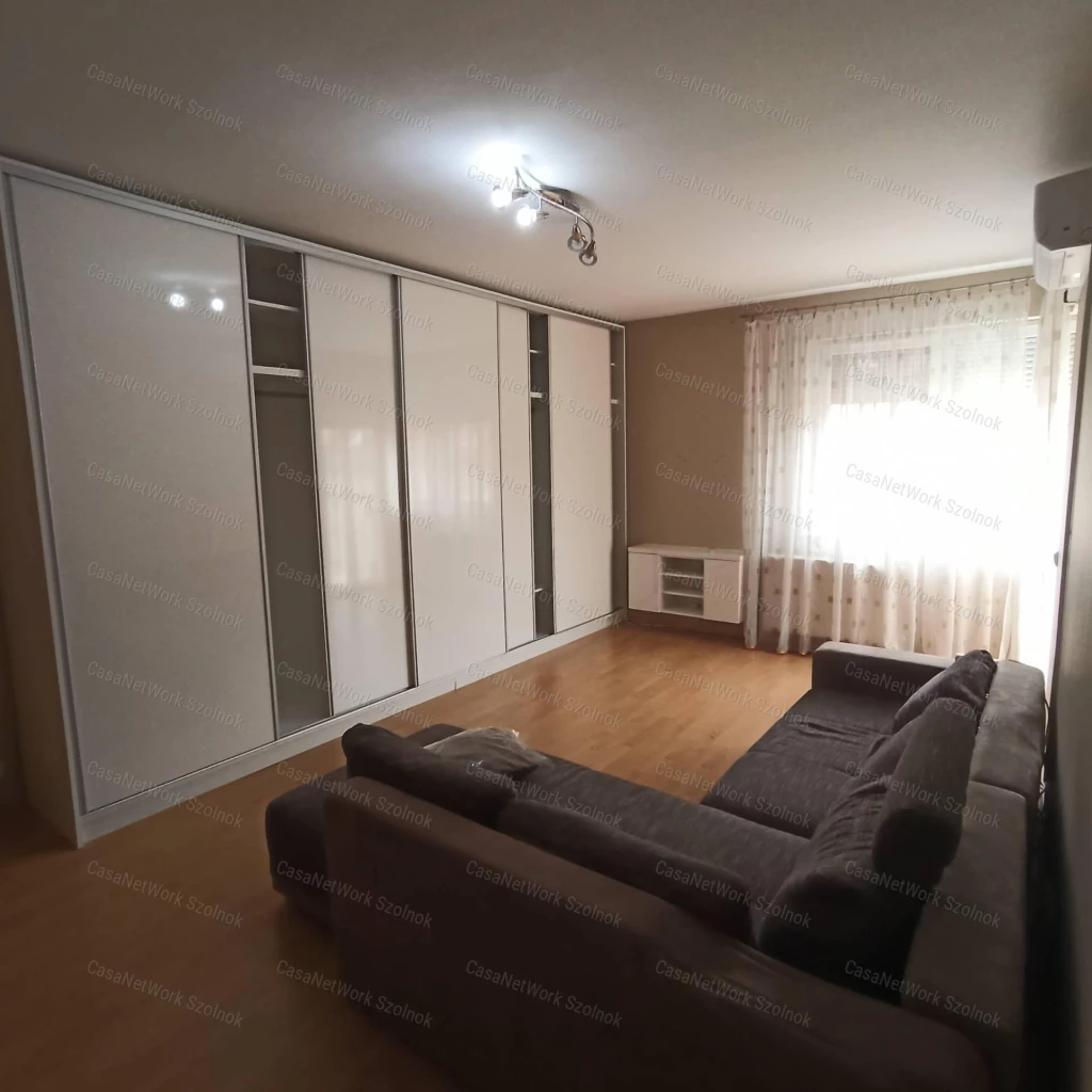 For rent brick flat, Szolnok