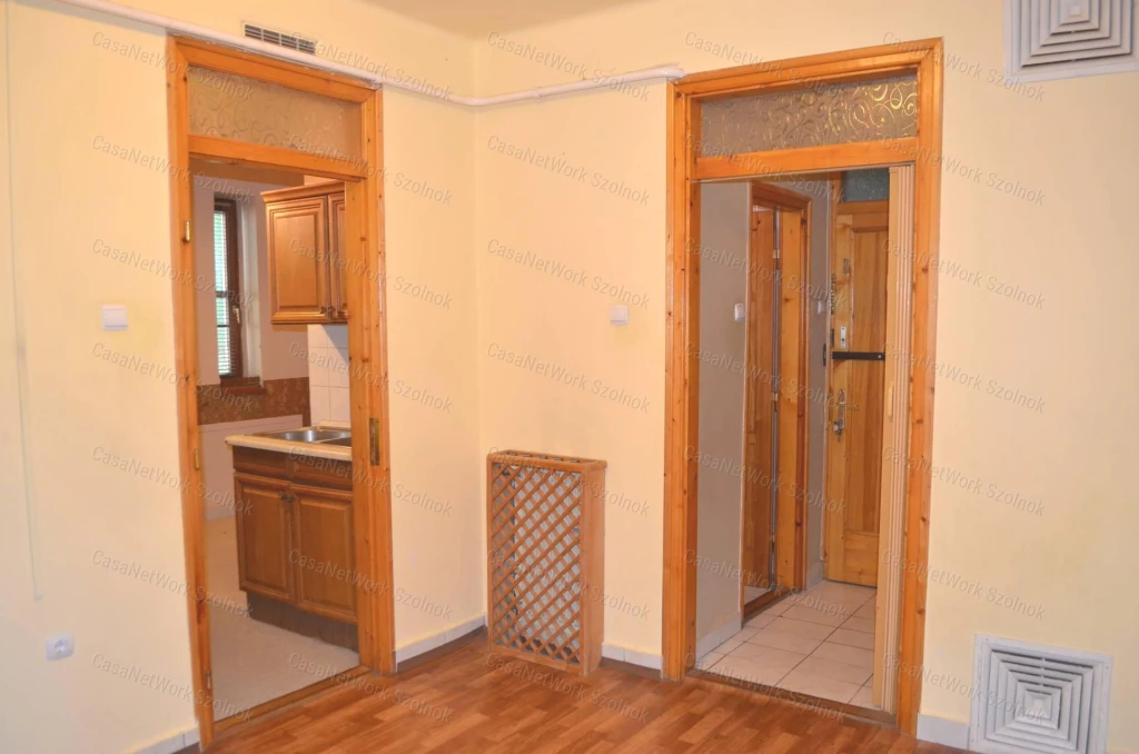 For rent brick flat, Szolnok