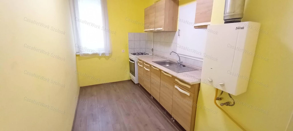 For rent brick flat, Szolnok