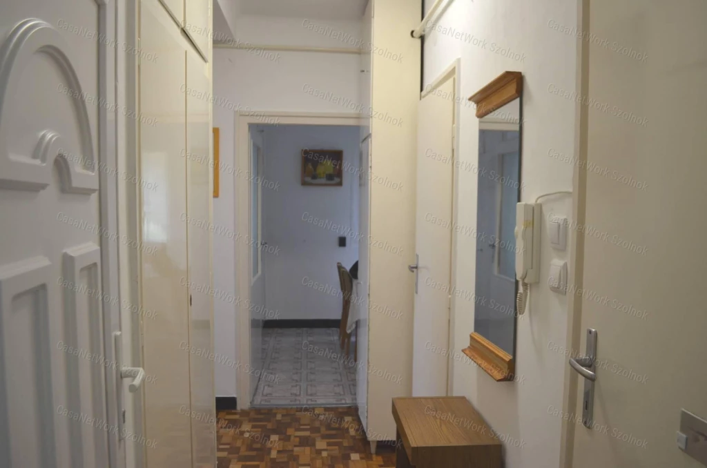 For rent brick flat, Szolnok