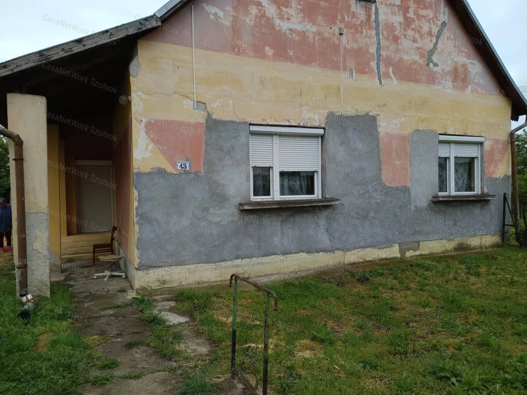 Eladó 1987-ben épült családi ház Kőtelken