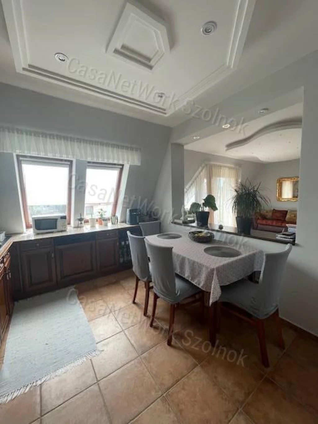 Eladó belvárosi szolnoki 96m2-es otthonos mediterrán stílusú lakás.