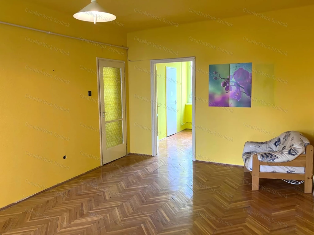 Kiadó vasúthoz közeli 2 szobás lakás Szolnokon