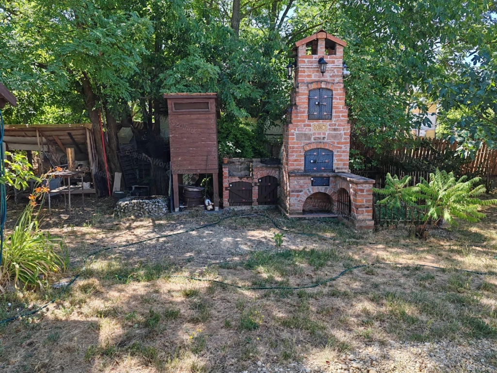 Újszászon kétszobás családi ház eladó!