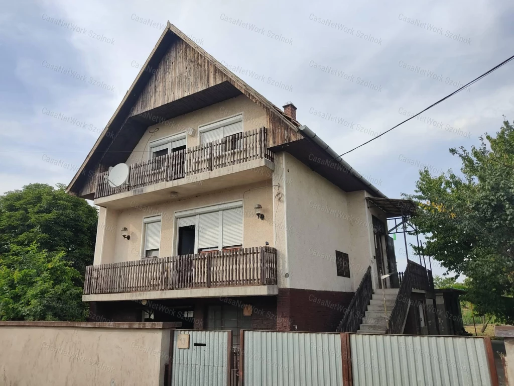 Eladó családi ház, Farmos