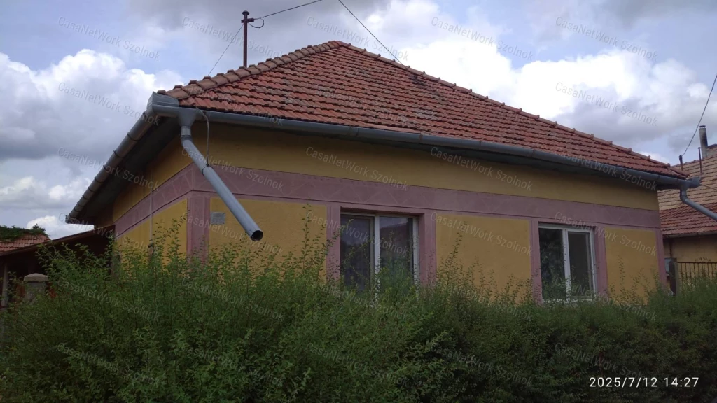 Rákóczifalván eladó felújítandó családi ház!