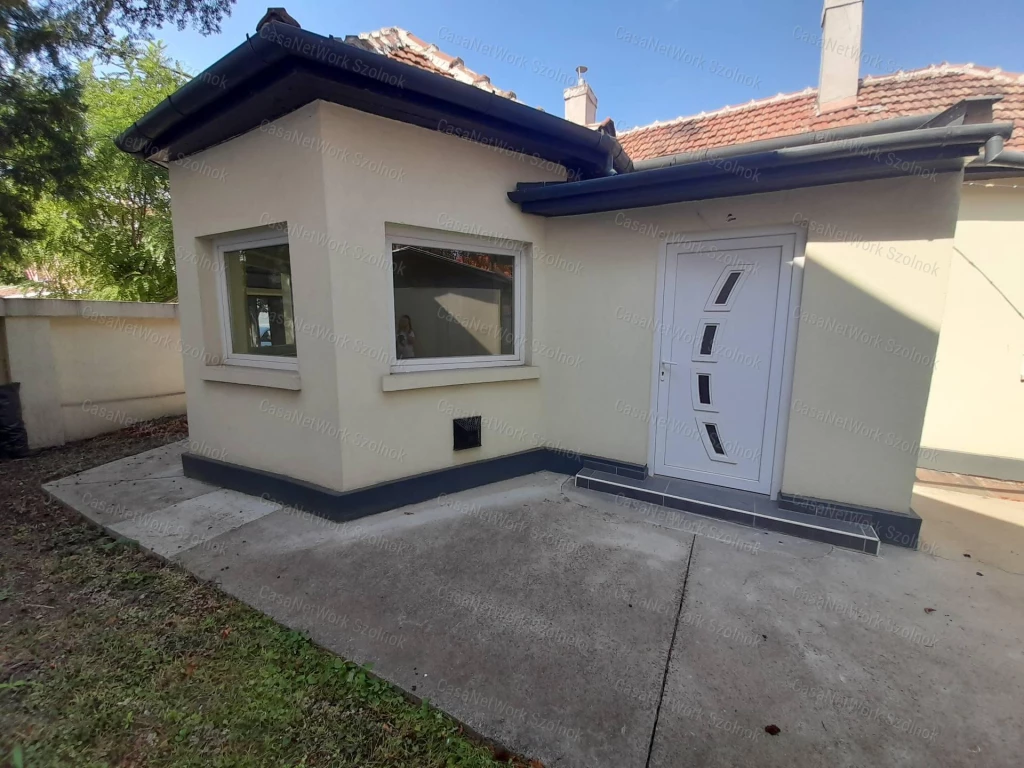 c3-1-name c2-1-name, Szolnok, Belváros