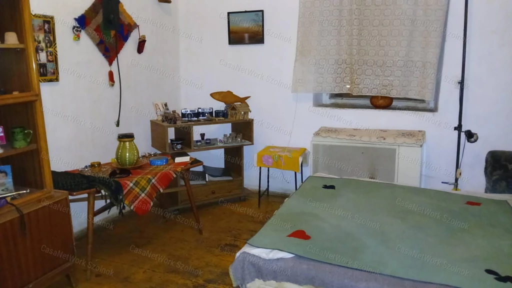 Eladó Tiszaföldváron egy 68m2-es felújítandó házrészt.