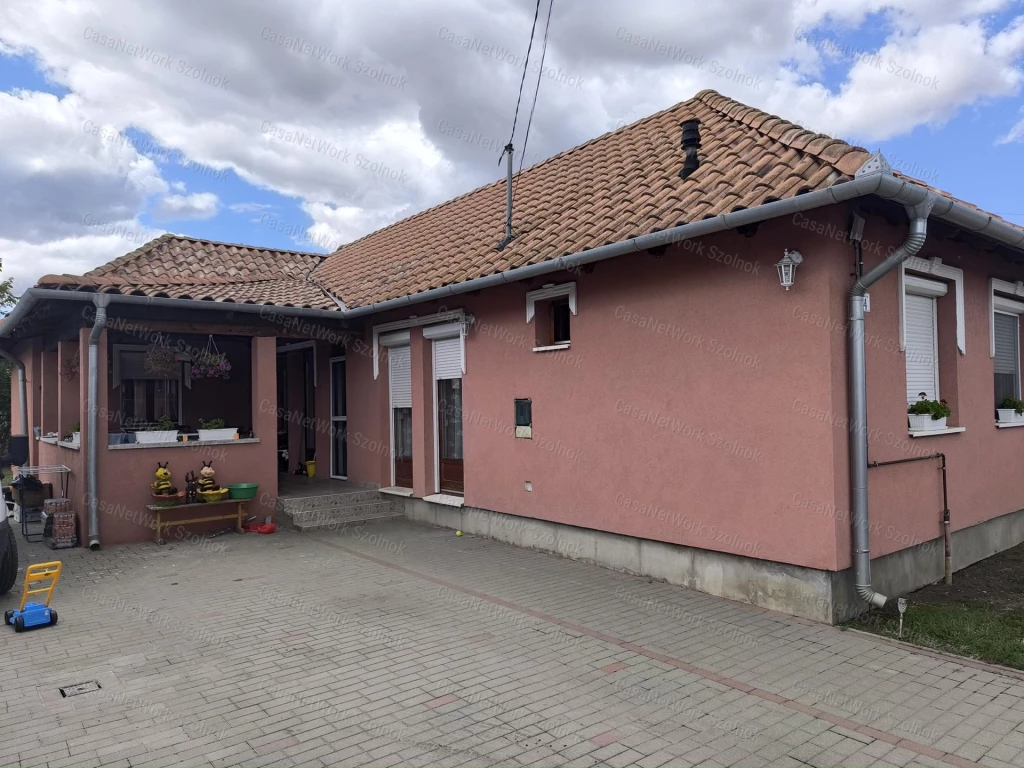 c3-1-name c2-1-name, Szolnok