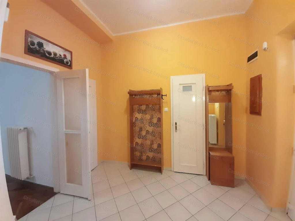 Szolnok belvárosában lakás kiadó!