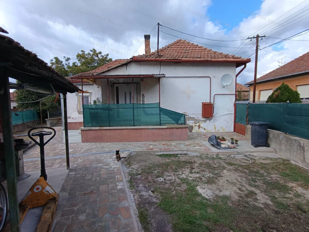 Eladó belülről felújított családi ház Tószegen