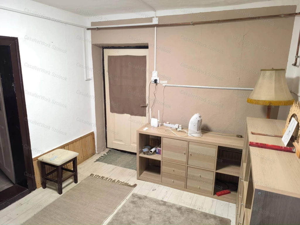 Tószeg központi részén egy 37m2-es családi ház eladó!