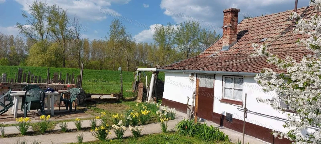 Tószeg központi részén egy 37m2-es családi ház eladó!