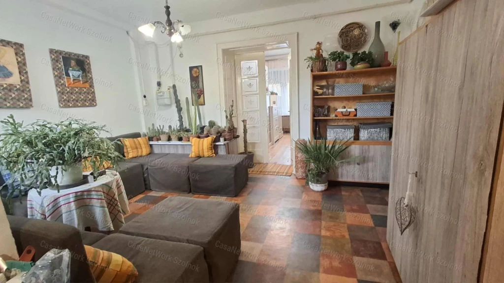 Törökszentmiklóson központhoz közeli 118 m2 es családi ház eladó