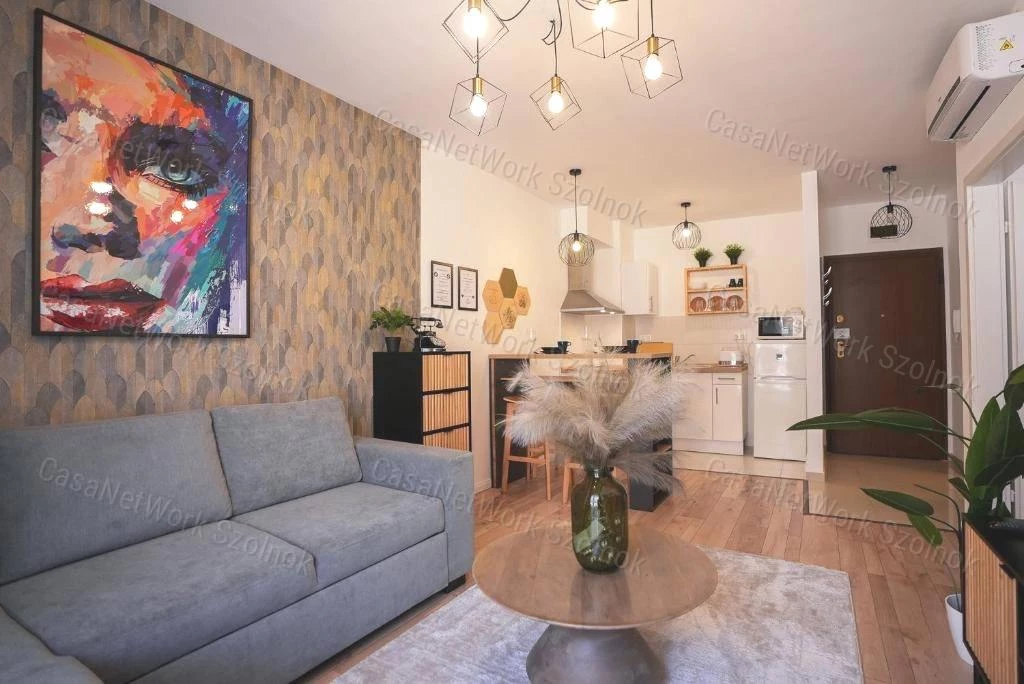 Budapest Corvin negyedben 1+1 félszobás modern bútorozott lakás kiadó